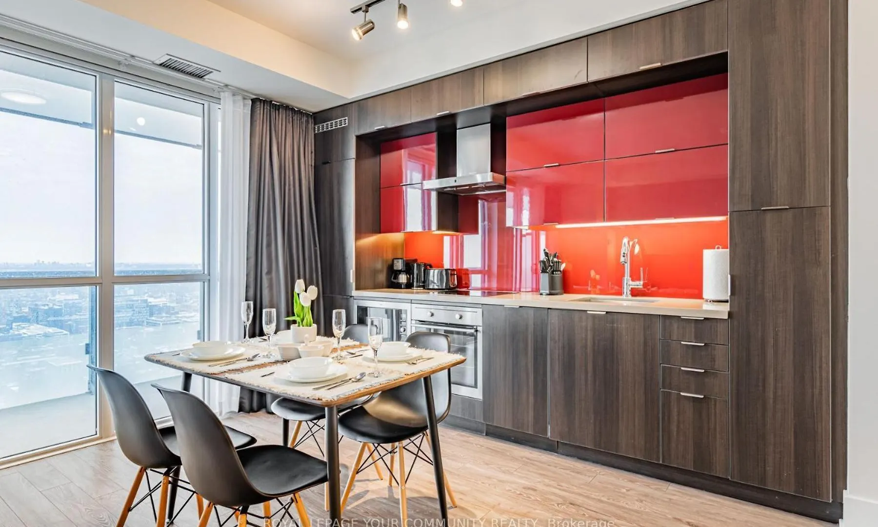 Grand Sapphire Suites Toronto Apartment