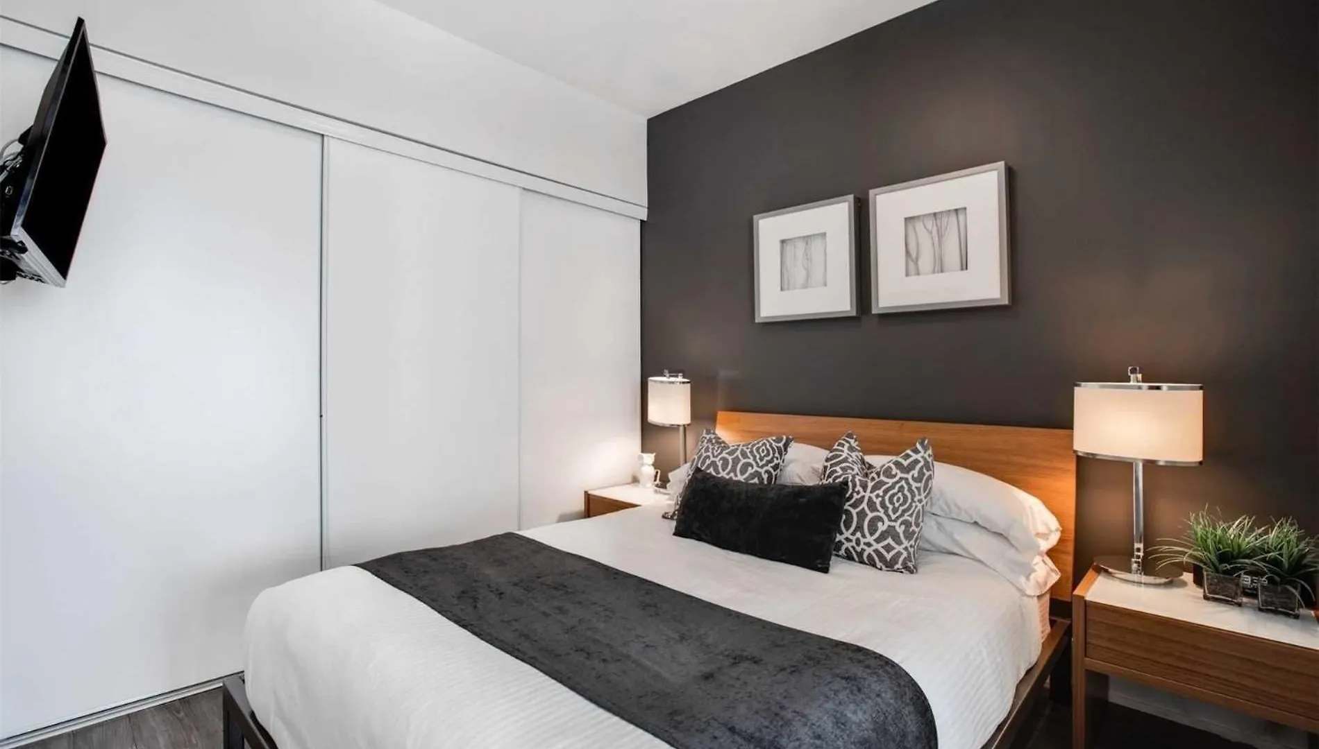Sapphire Suites Toronto 0*,