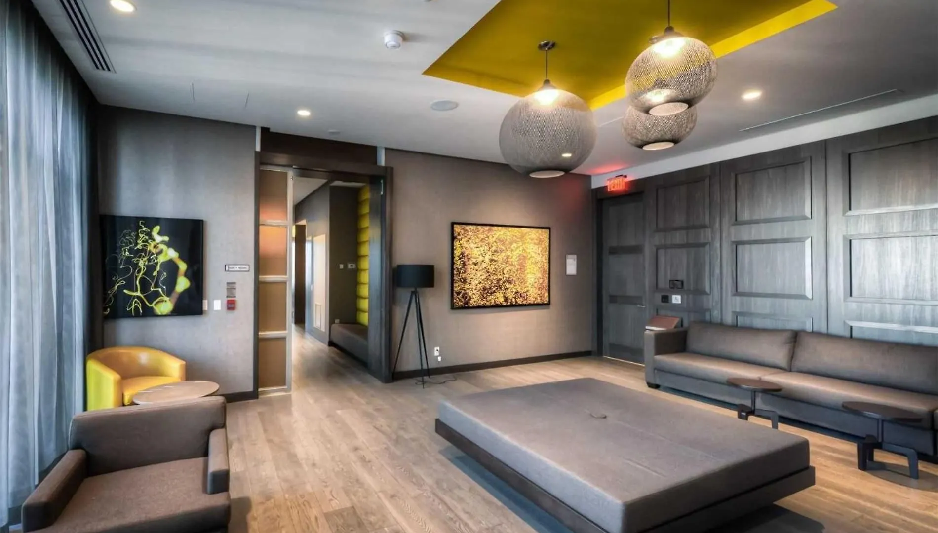 Sapphire Suites Toronto Apartment