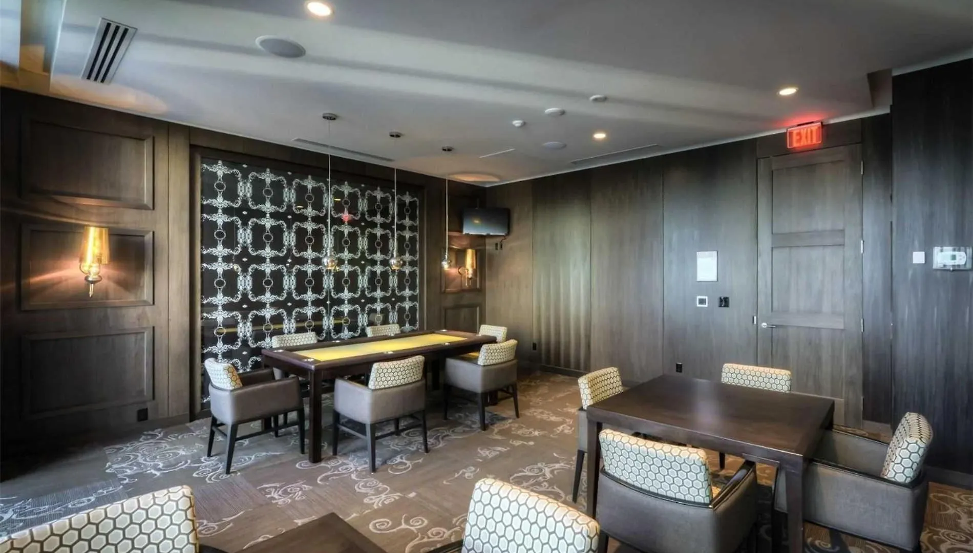Sapphire Suites Toronto Apartment