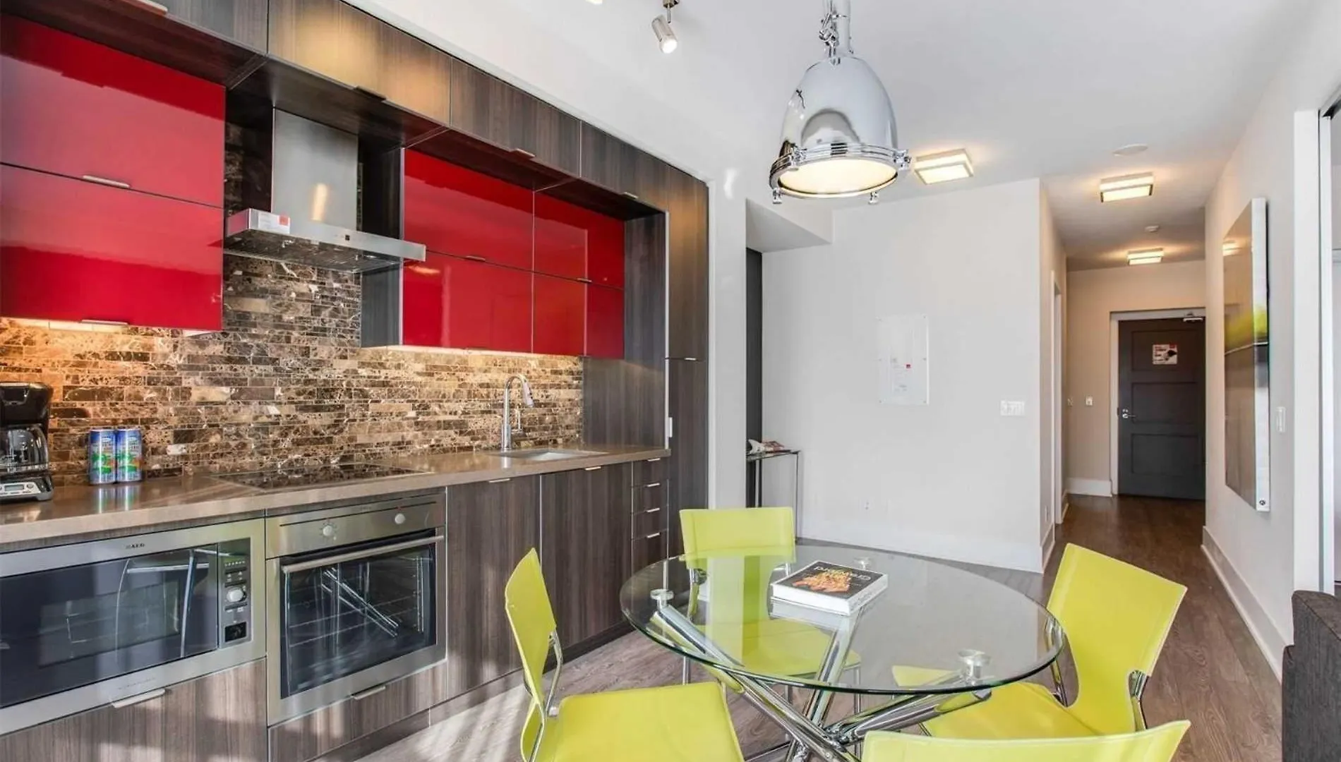 Grand Sapphire Suites Toronto Apartment