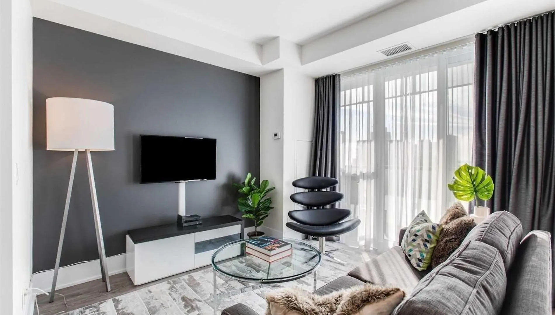 Grand Sapphire Suites Toronto Canada