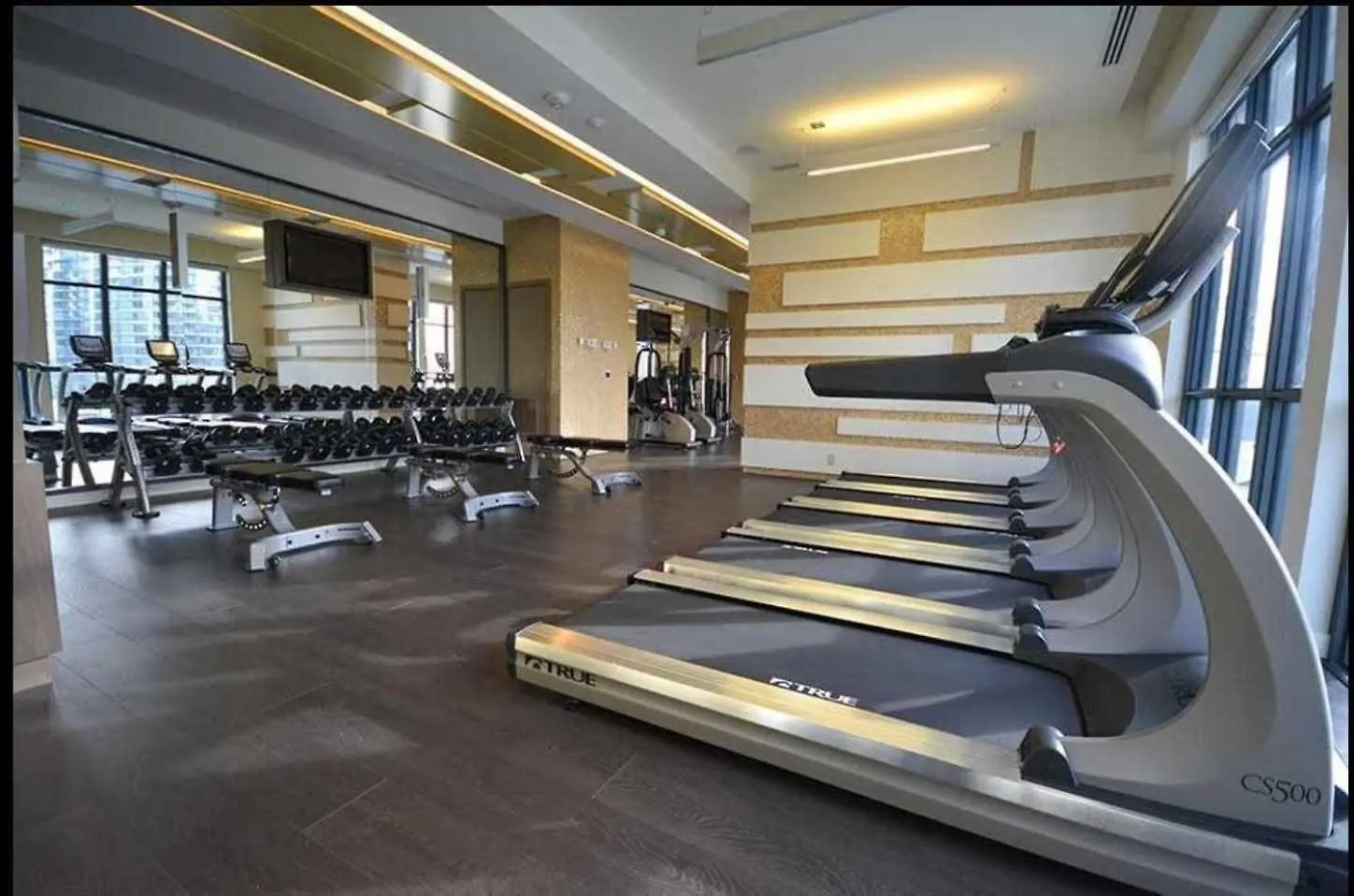 Grand Sapphire Suites Toronto Apartment