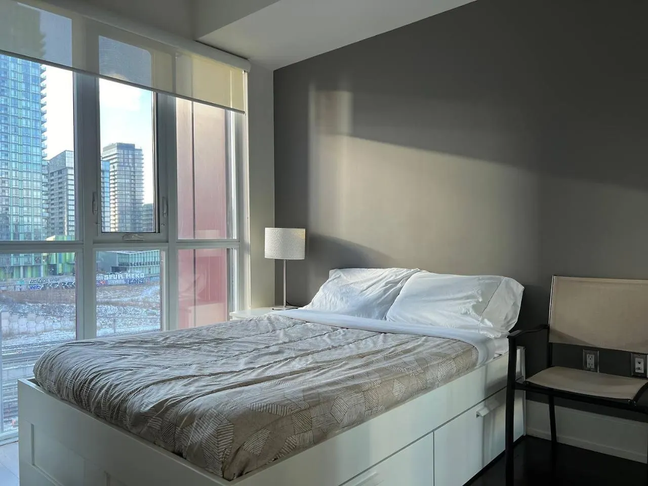 Grand Sapphire Suites Toronto Apartment