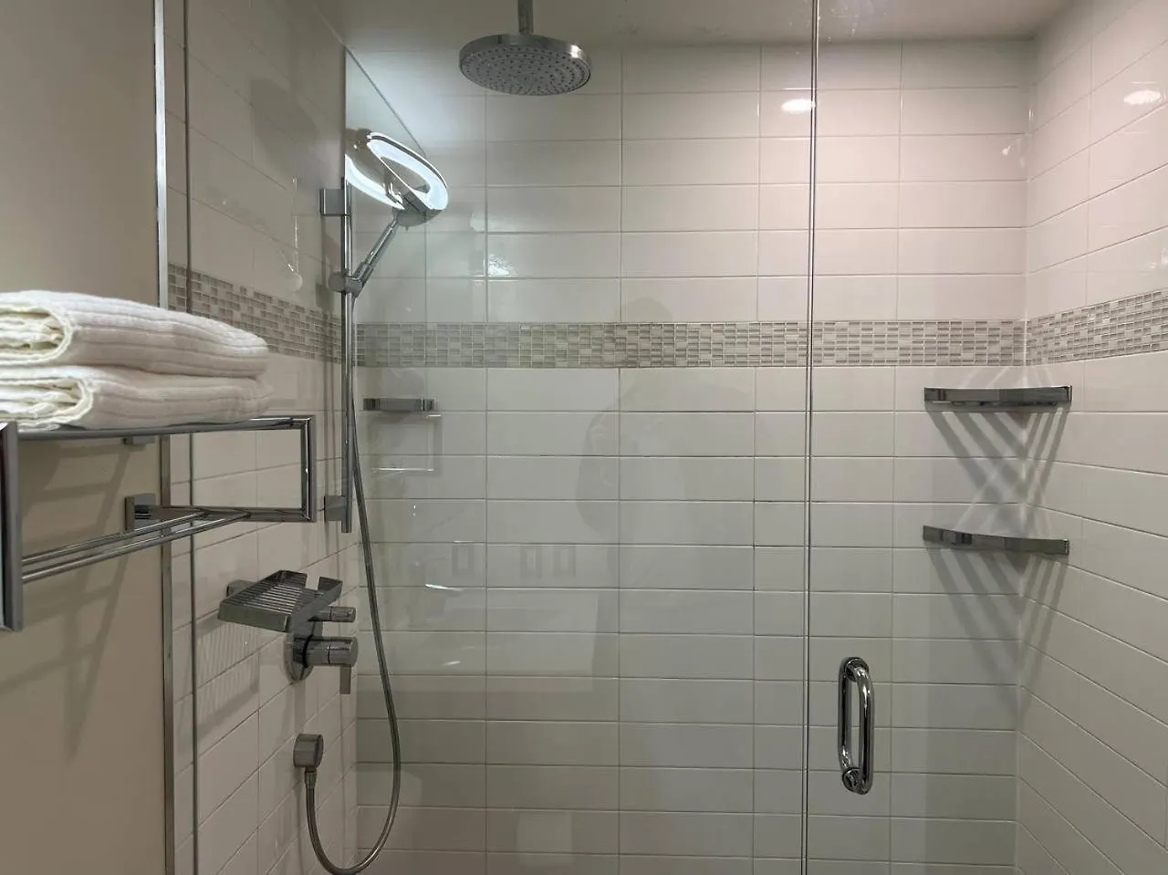 Grand Sapphire Suites Toronto
