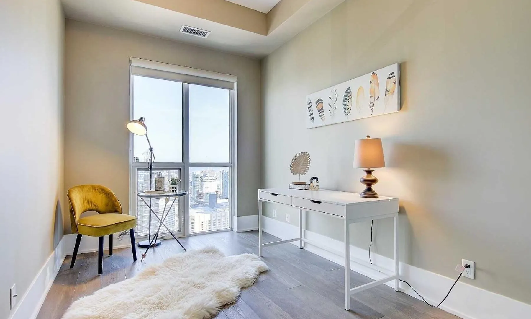 Grand Sapphire Suites Toronto Apartment