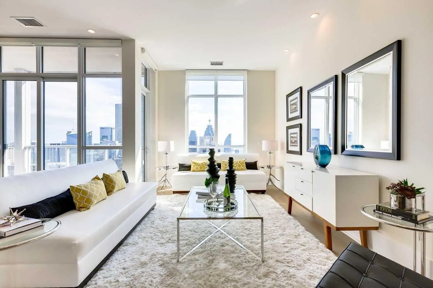 Grand Sapphire Suites Toronto Apartment