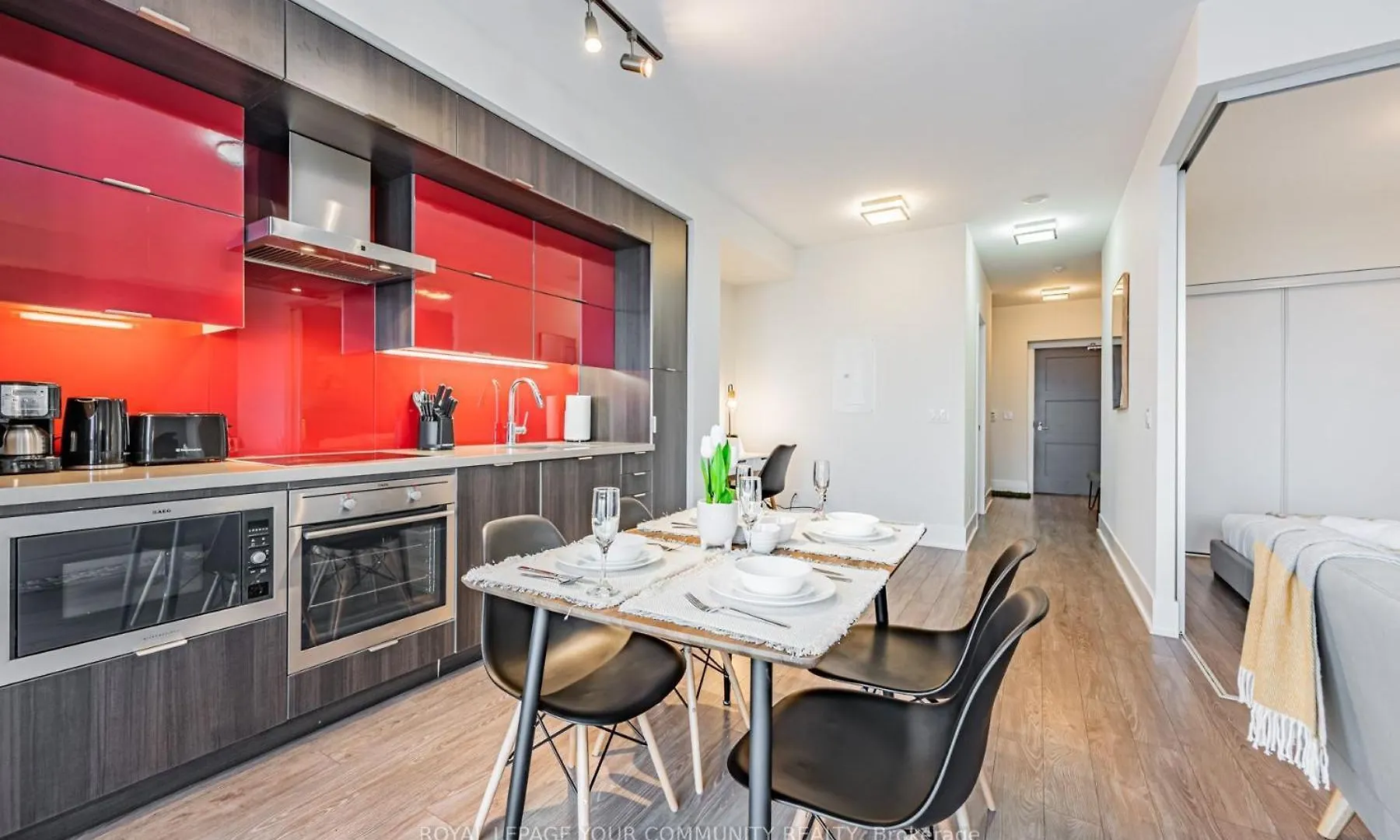 Grand Sapphire Suites Toronto Apartment
